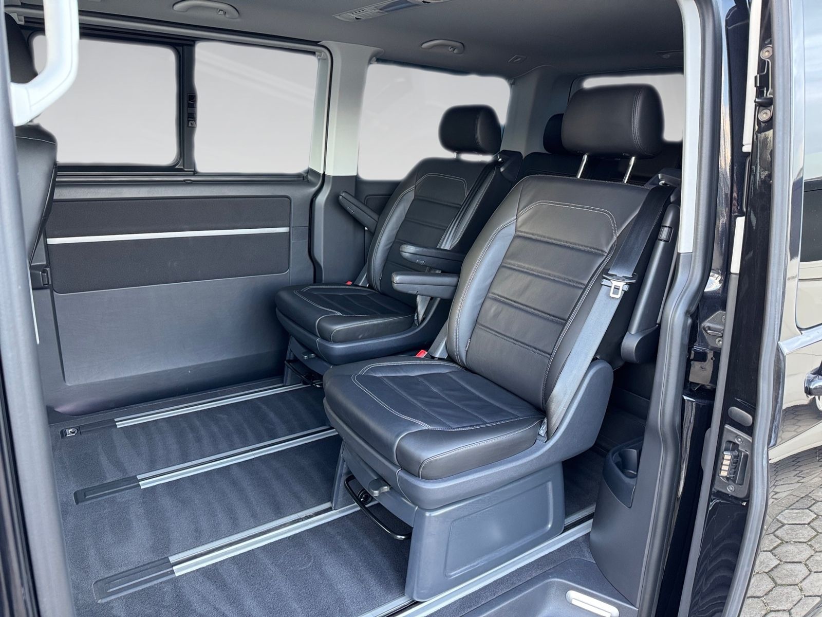 Volkswagen T6.1 Multivan 2.0 TDI 4M - Samsaru's Car Outlet