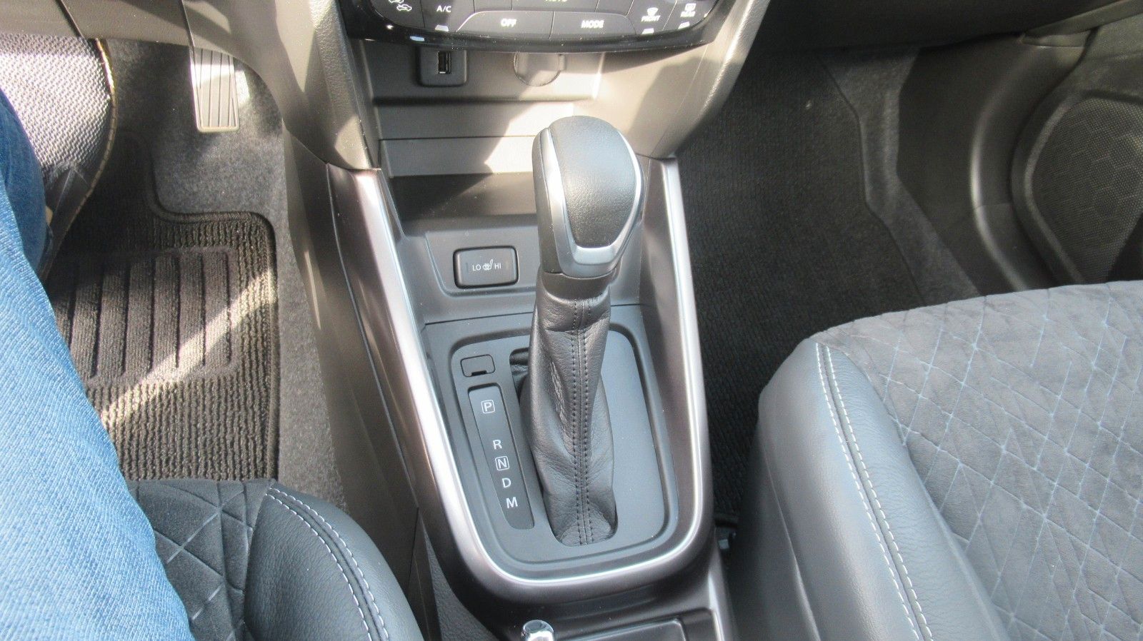 Suzuki Vitara Hybrid Comfort - Samsaru's Car Outlet
