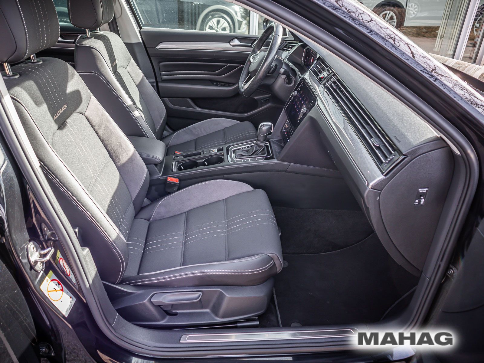Volkswagen Passat Alltrack 2.0 TDI AHK LED Navi ParkPilot R