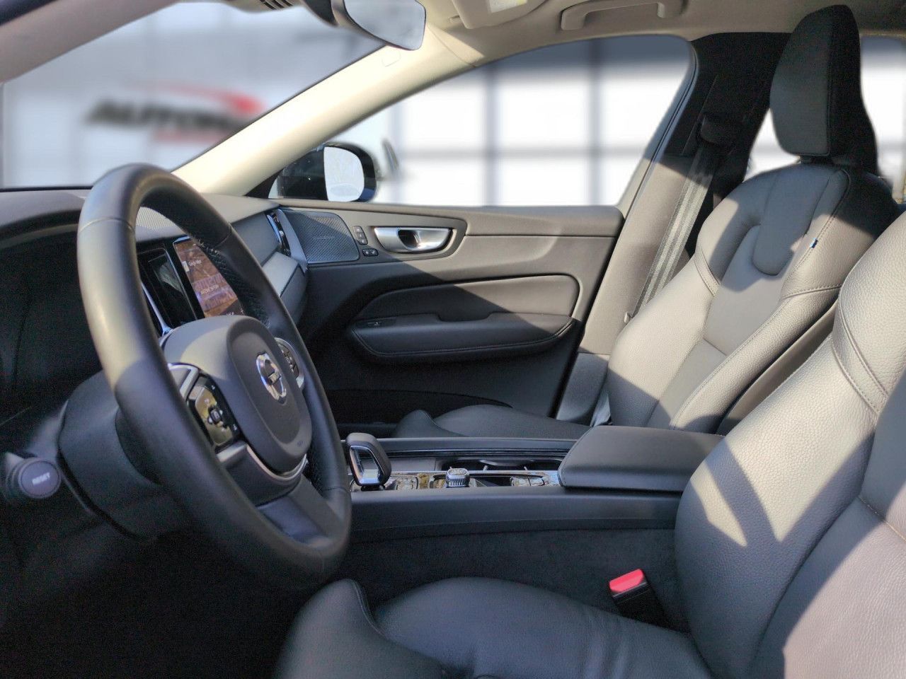 Volvo XC60 B4 (Diesel) Plus Dark 2WD Automatik Navi