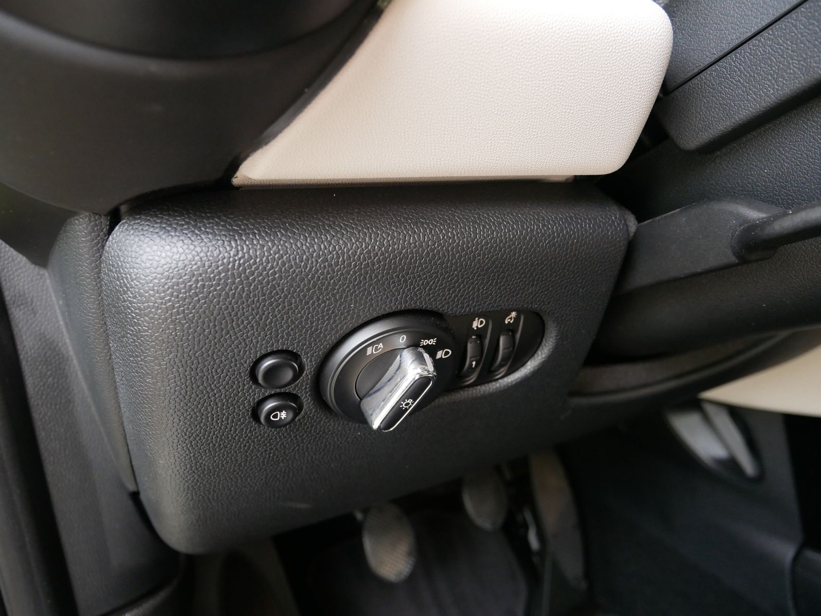 MINI Cooper Cabrio - Samsaru's Car Outlet