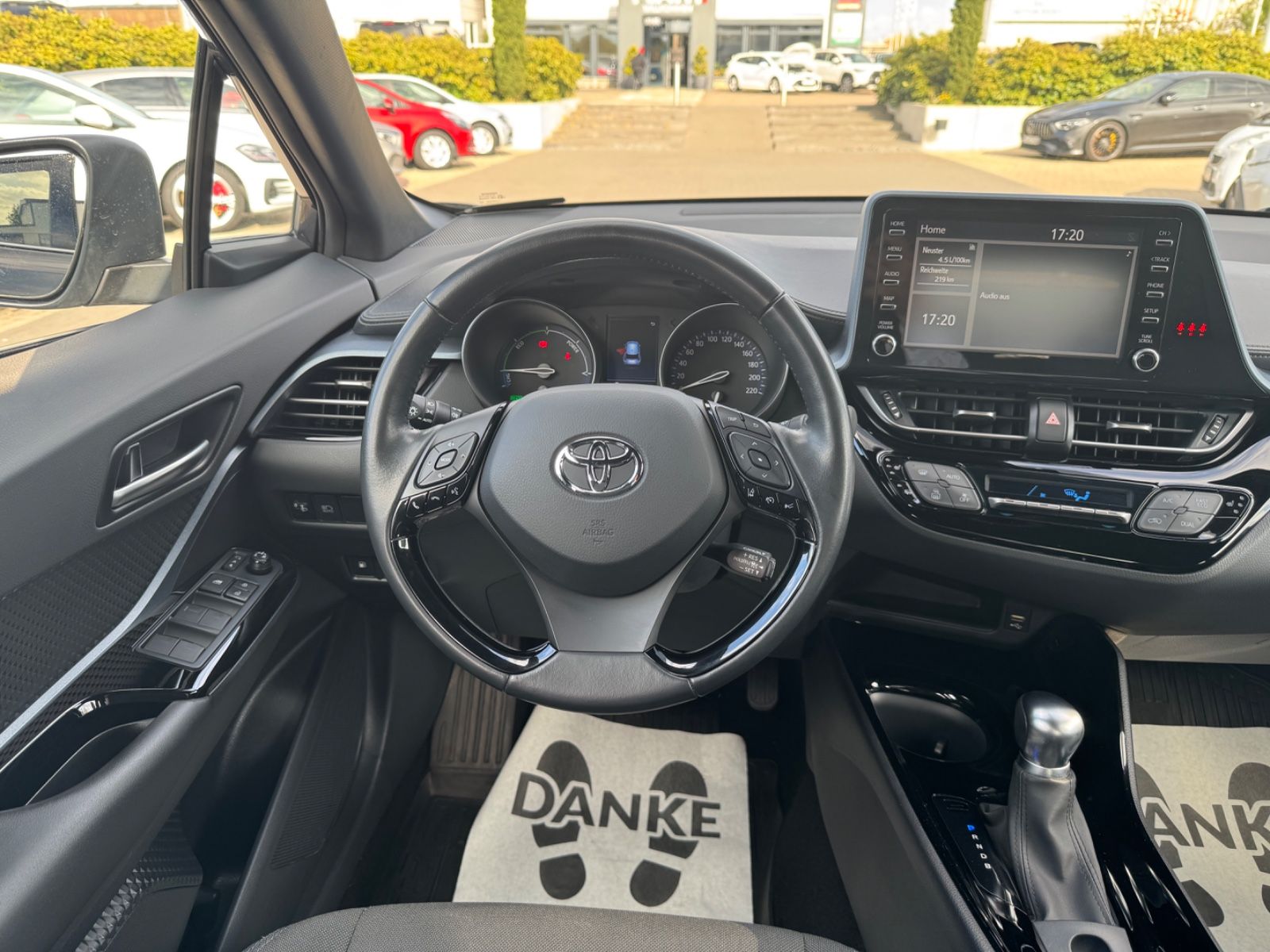 Toyota C-HR Hybrid Style - Samsaru's Car Outlet