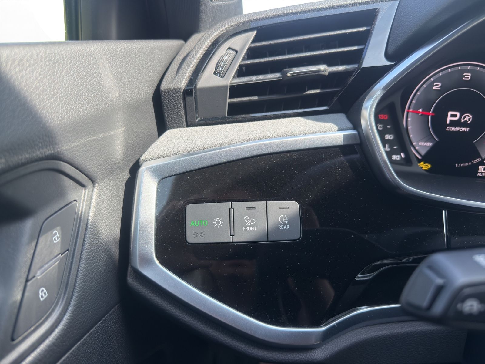 Audi Q3 40 TDI QUATTRO S-LINE+AHK+NAVI+MATRIX