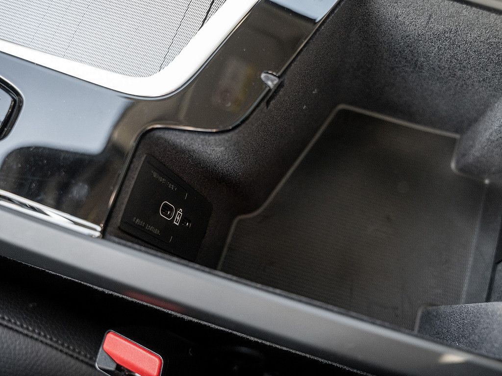 Volvo XC90 B5 AWD Plus Bright Panorama, AHK