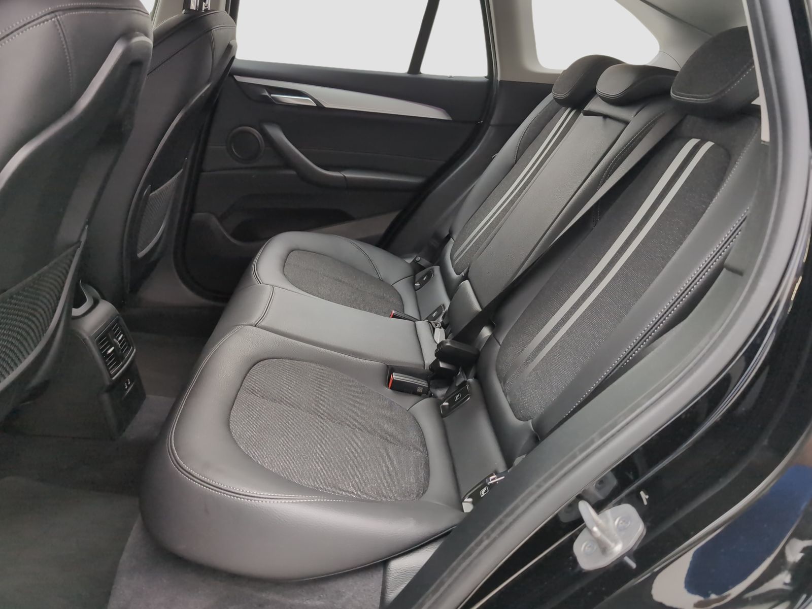BMW X1 xDrive25e Sport Line - Samsaru's Car Outlet
