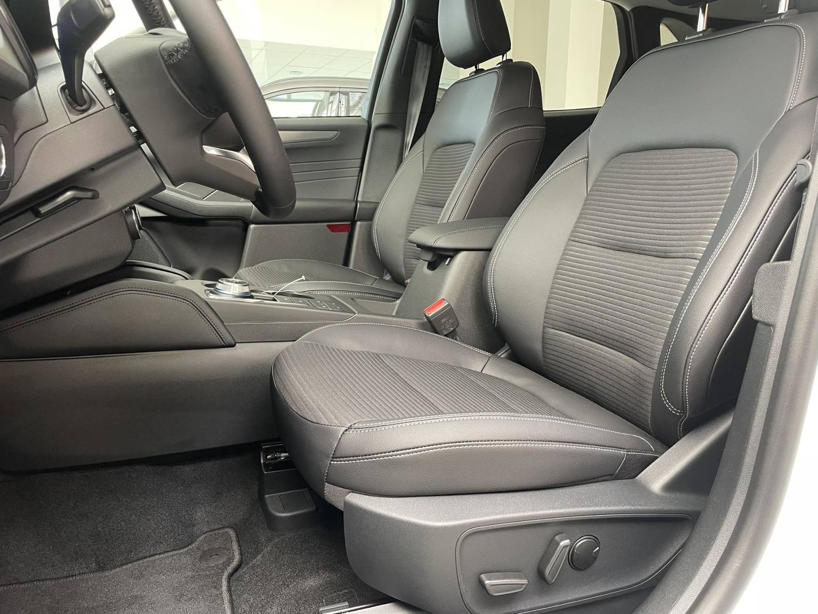 Ford Kuga Titanium X PHEV - Samsaru's Car Outlet