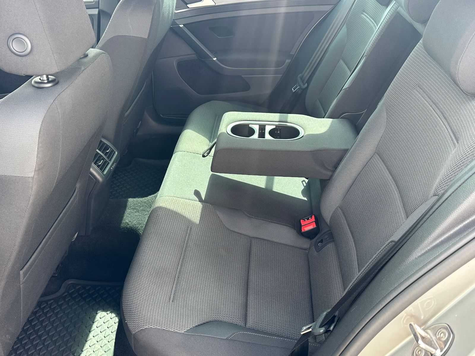 Volkswagen Golf VII Variant Comfortline DSG - Samsaru's Car Outlet