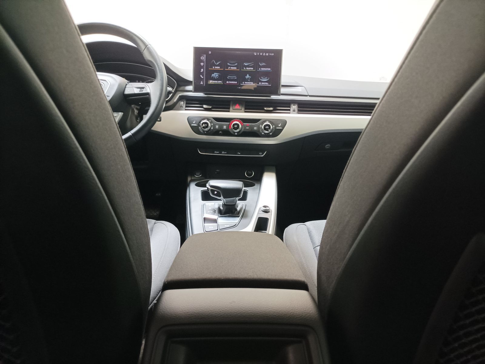 Audi A4 35 2.0 TDI Avant - Samsaru's Car Outlet