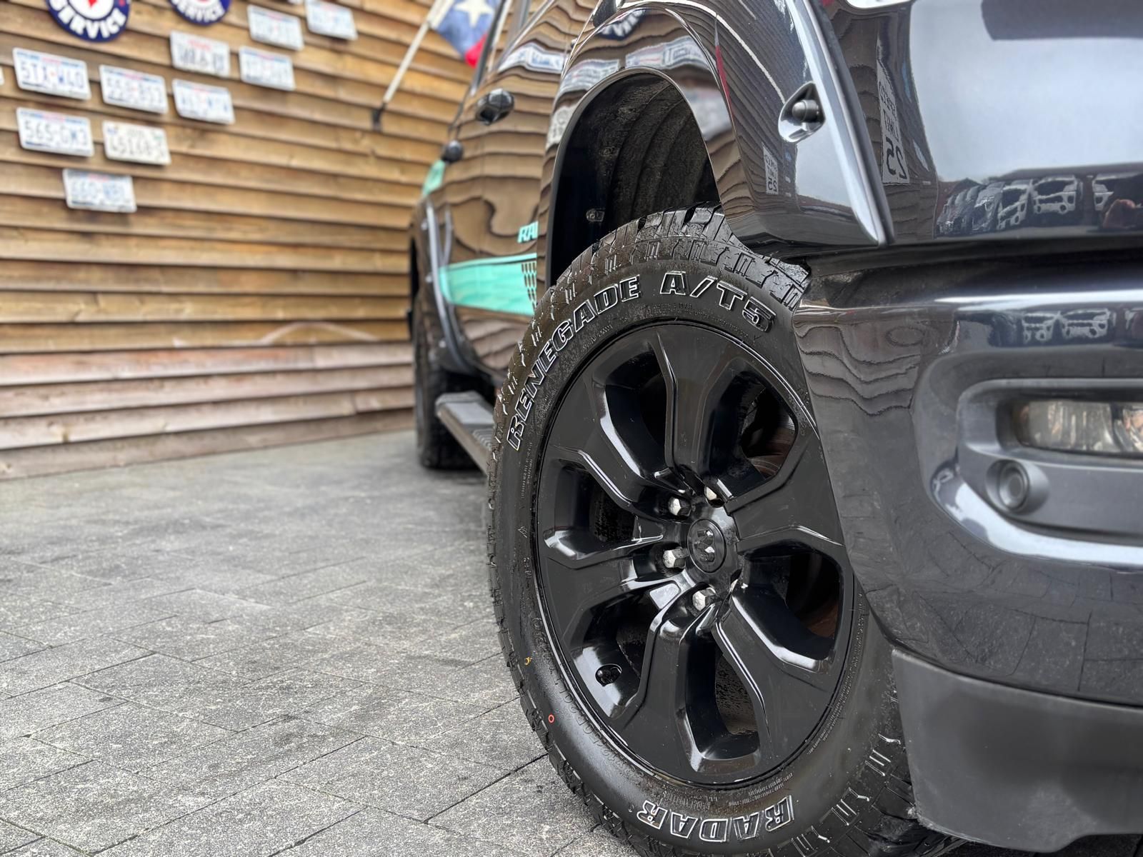 Dodge RAM 1500 Laramie 5.7L PANO 4x4 AHK LPG