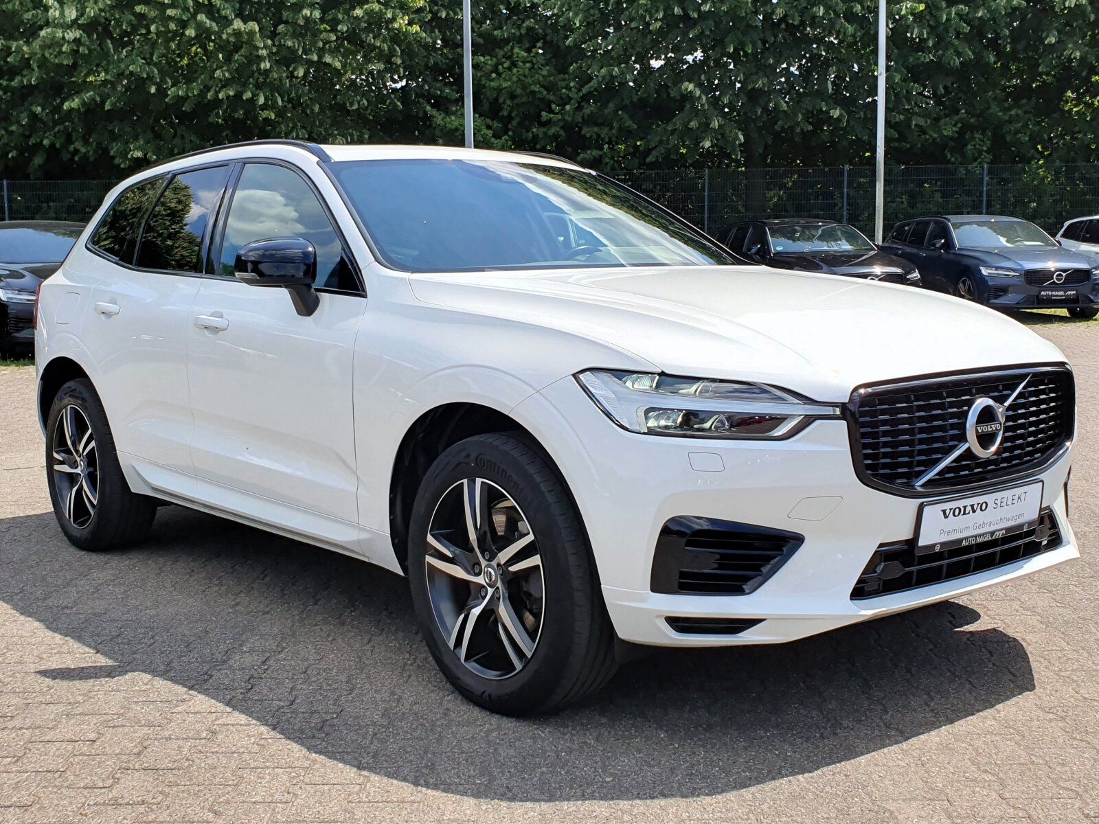 Volvo XC60 T6 Twin Engine AWD R Design - Samsaru's Car Outlet