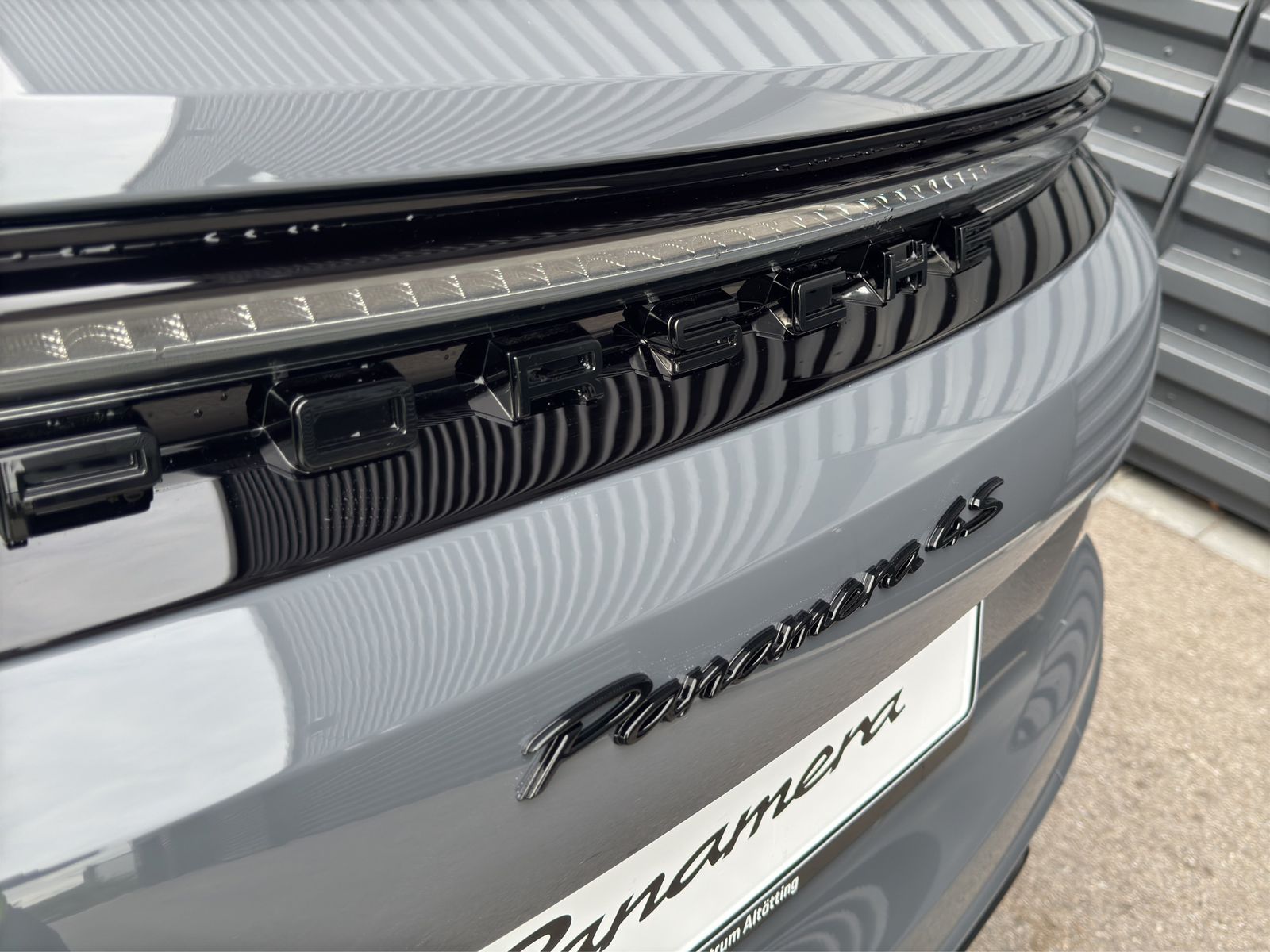 Porsche Panamera 4S E-Hybrid | SportDesign Paket schwarz
