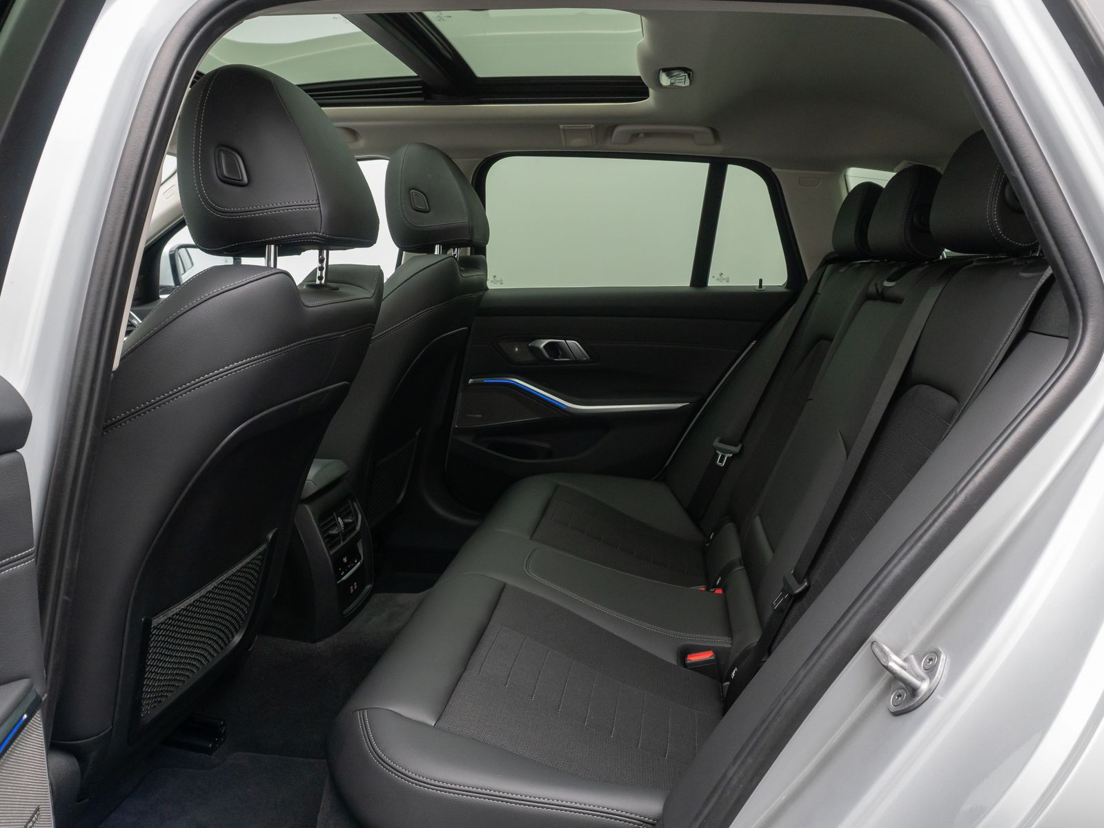 BMW 320d SportLine - Samsaru's Car Outlet