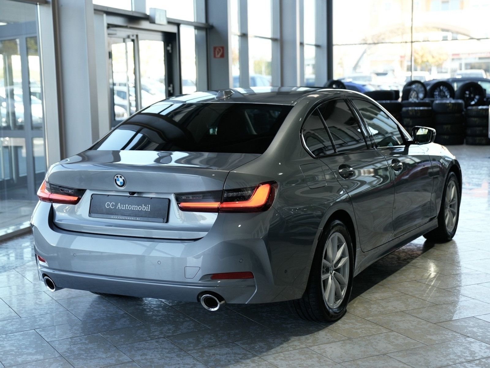 BMW 320d xDrive Memory Glasdach 360K Head-Up