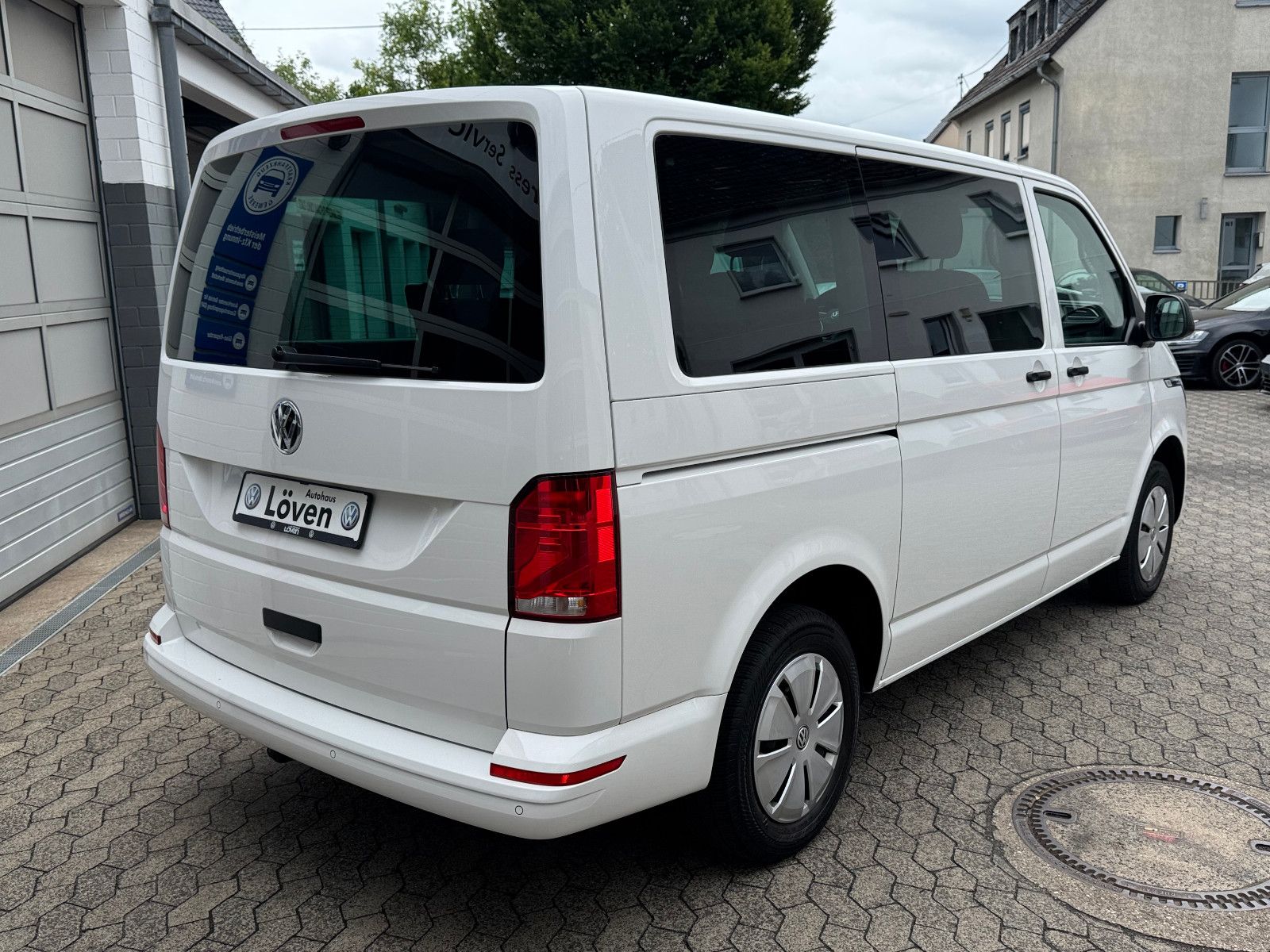 Volkswagen T6.1 Multivan 2.0 TDI Trendline - Samsaru's Car Outlet