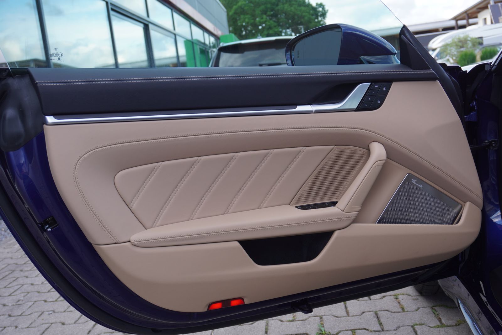 Porsche 992 Turbo S Sport Design - Samsaru's Car Outlet