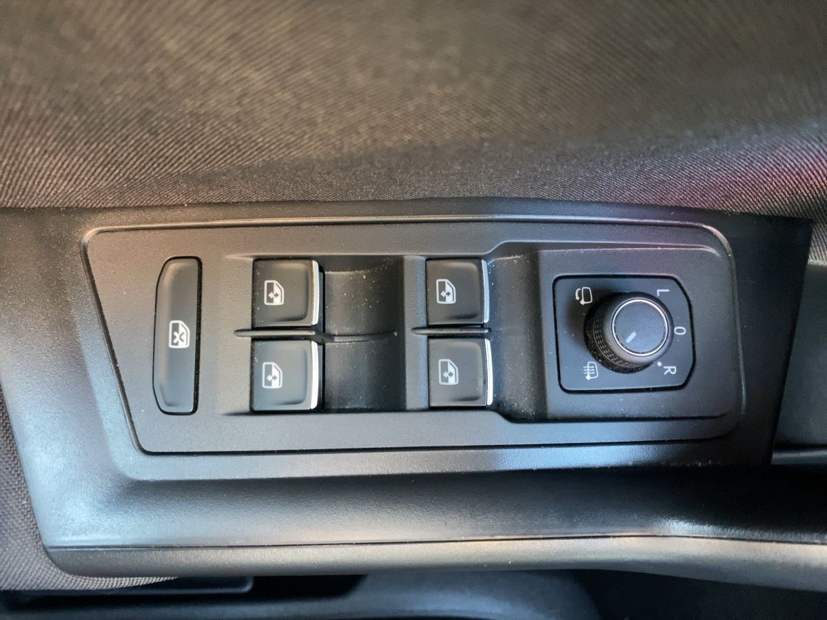 Volkswagen T-Roc 2.0 TSI DSG Sport 4M - Samsaru's Car Outlet