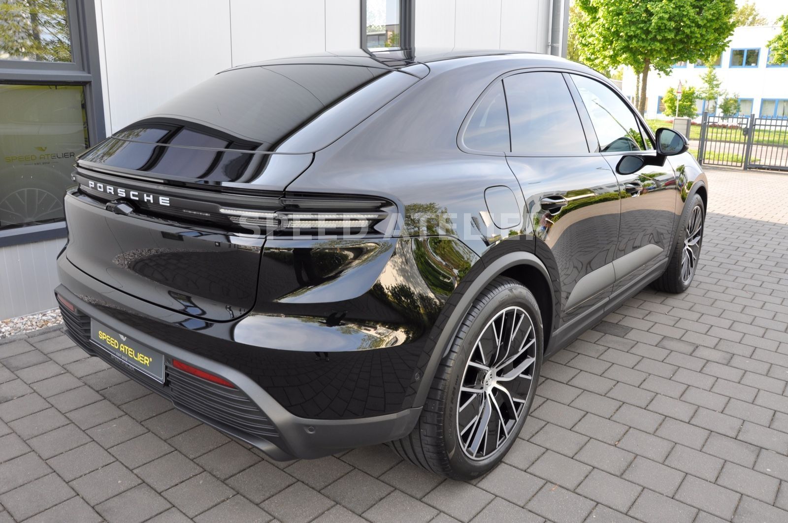 Porsche Macan 4 - Samsaru's Car Outlet
