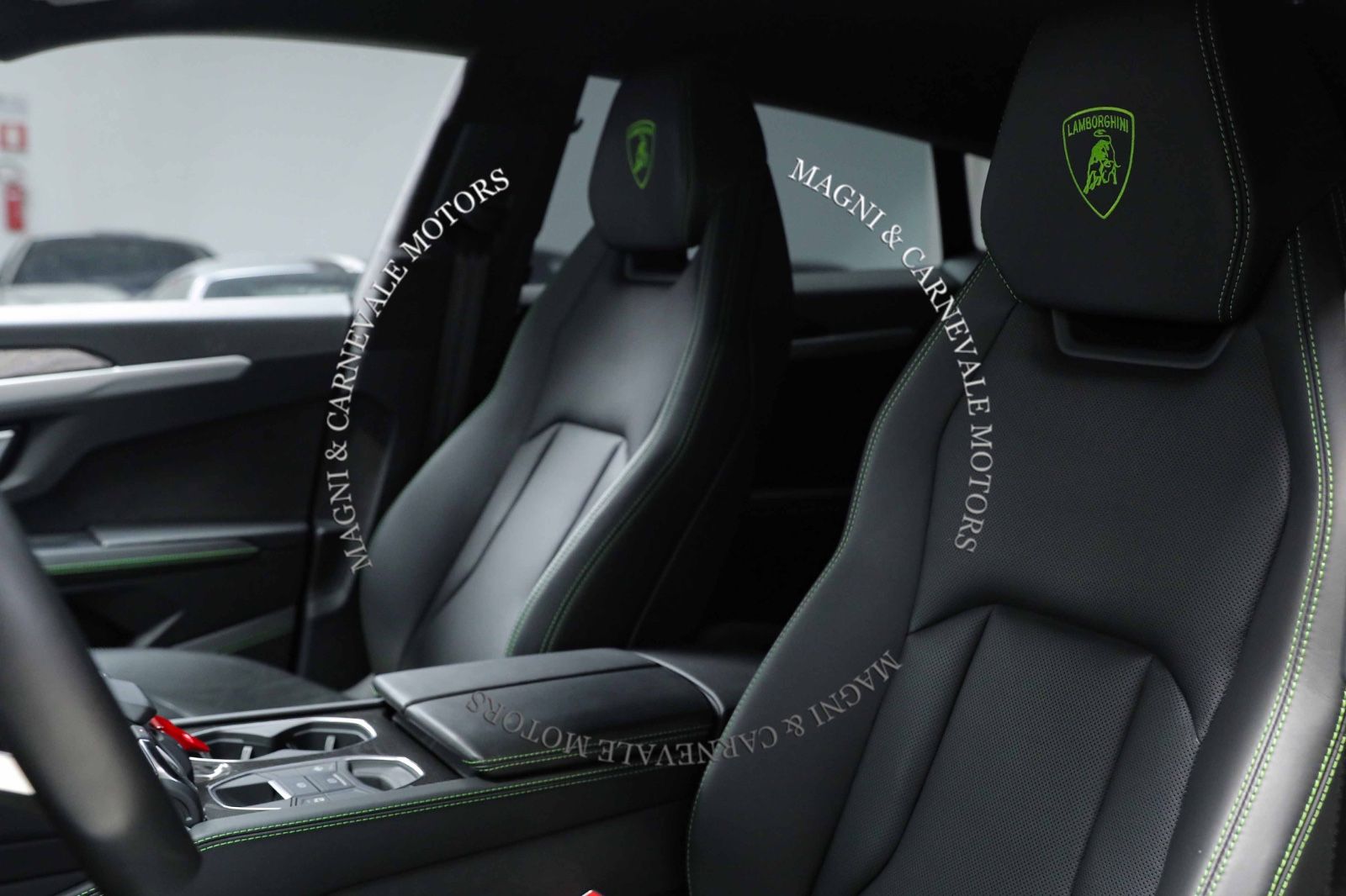 Lamborghini Urus - Samsaru's Car Outlet