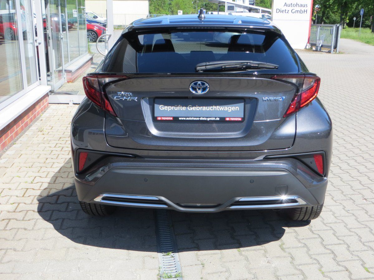 Toyota C-HR 2.0 Hybrid Team - Samsaru's Car Outlet