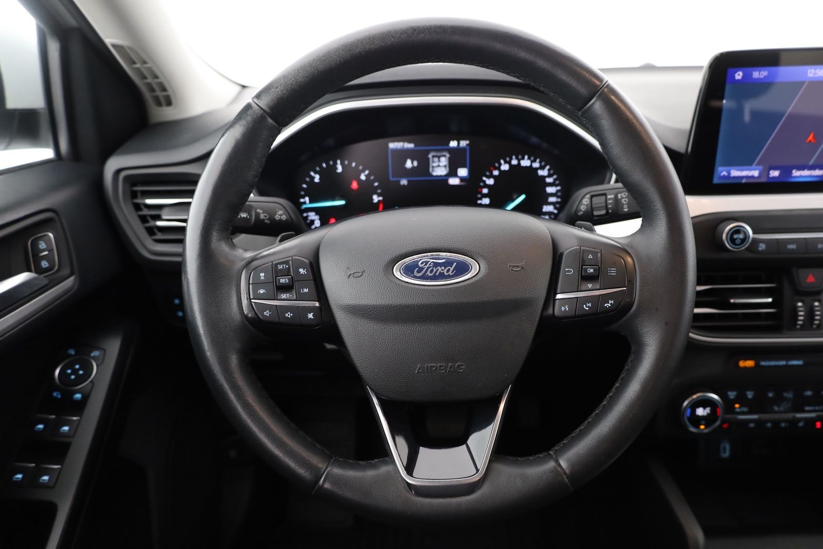 Ford Focus Turnier 2.0 EcoBlue Aut. - Samsaru's Car Outlet