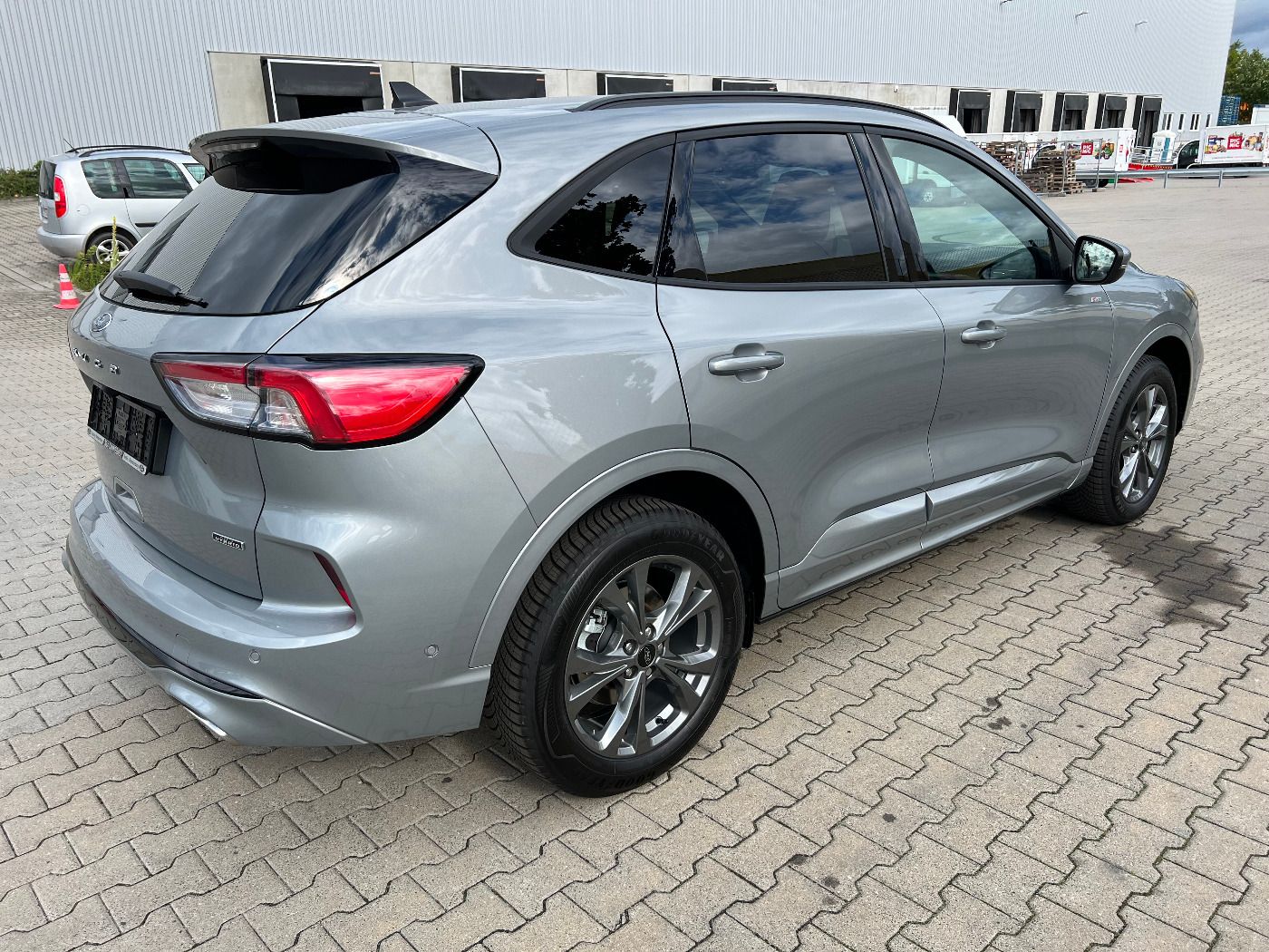 Ford KUGA ST-LINE X - Samsaru's Car Outlet