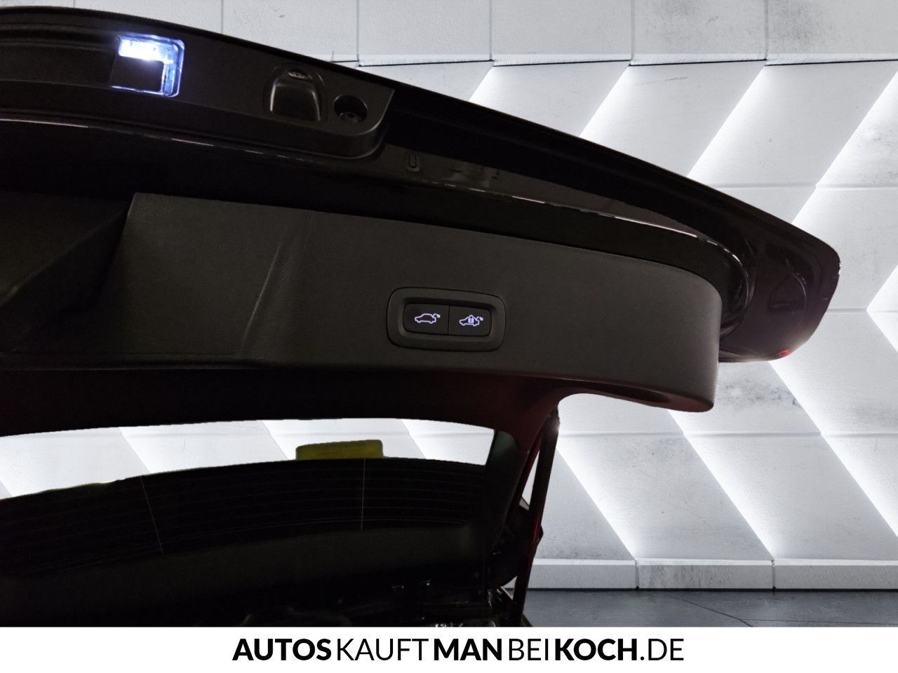 Volvo XC40 Black Edition B4 Mild-Hybrid Benzin Ultra