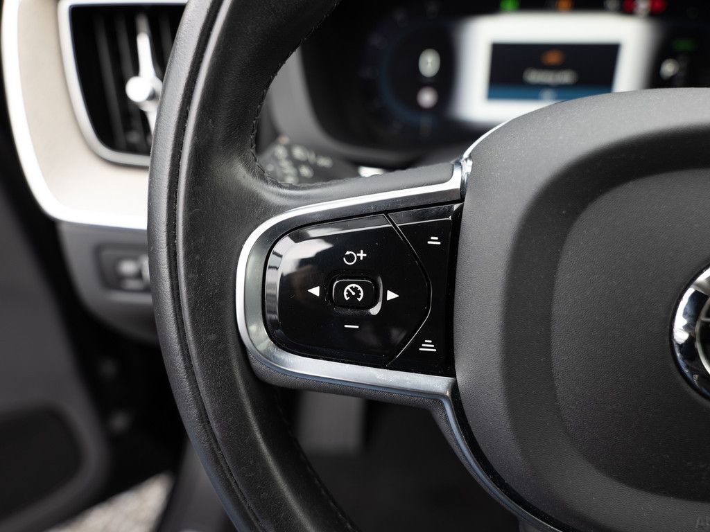 Volvo XC60 T6 AWD Inscription LED AHK 360° H/K PANO