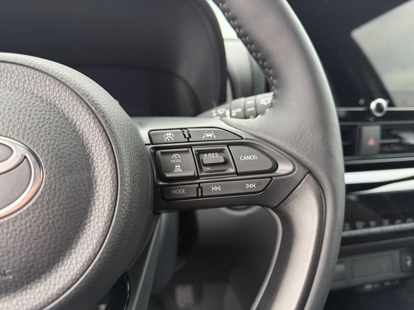 Toyota Yaris Cross Hybrid 130 1.5 Black&White *CAM*ACC*