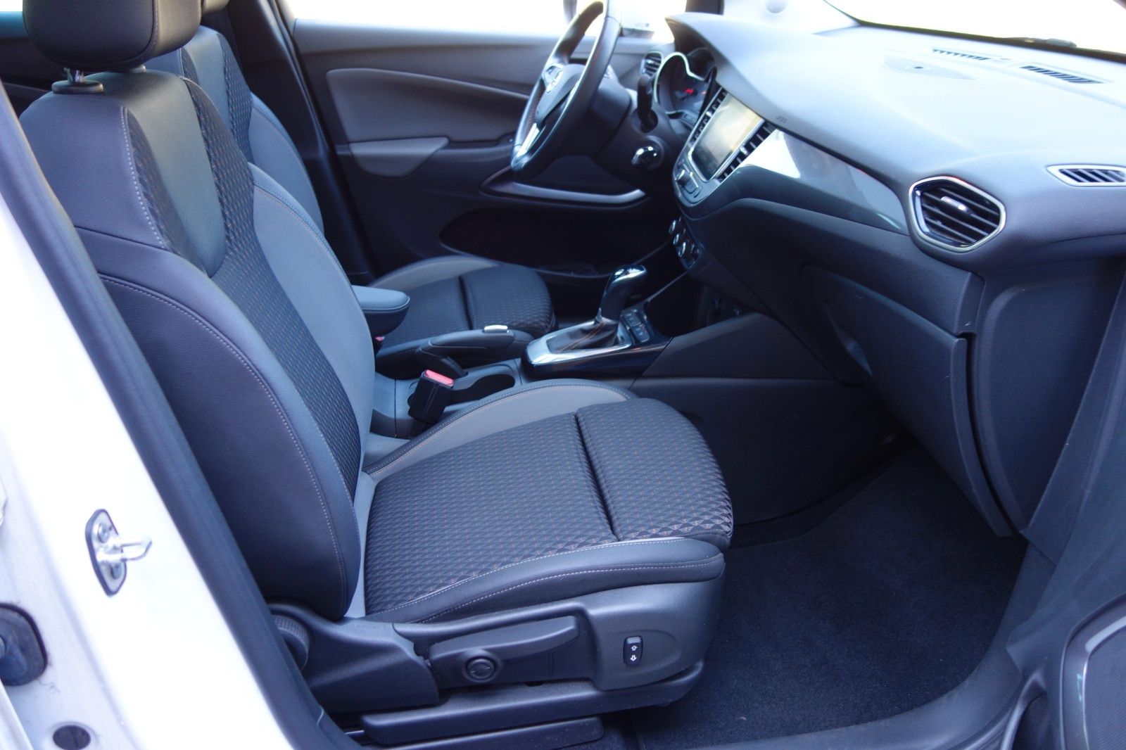 Opel Crossland (X) 1.5D Innovation - Samsaru's Car Outlet