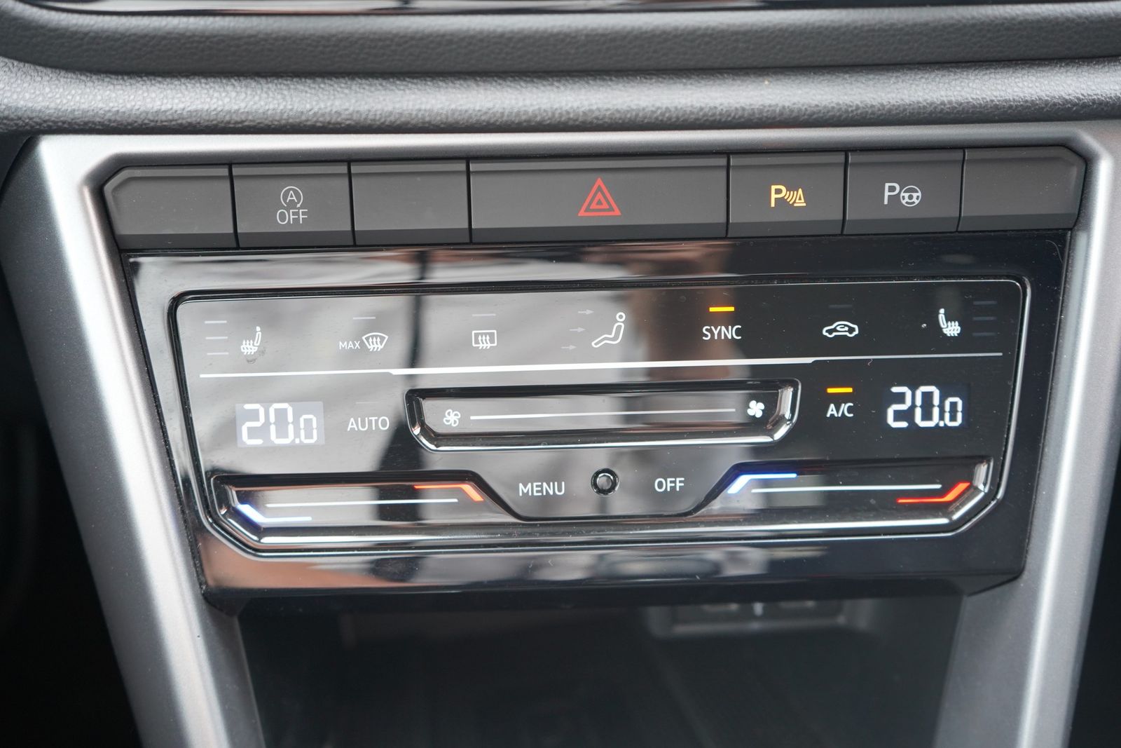 Volkswagen T-Roc 1.0 TSI Life - Samsaru's Car Outlet