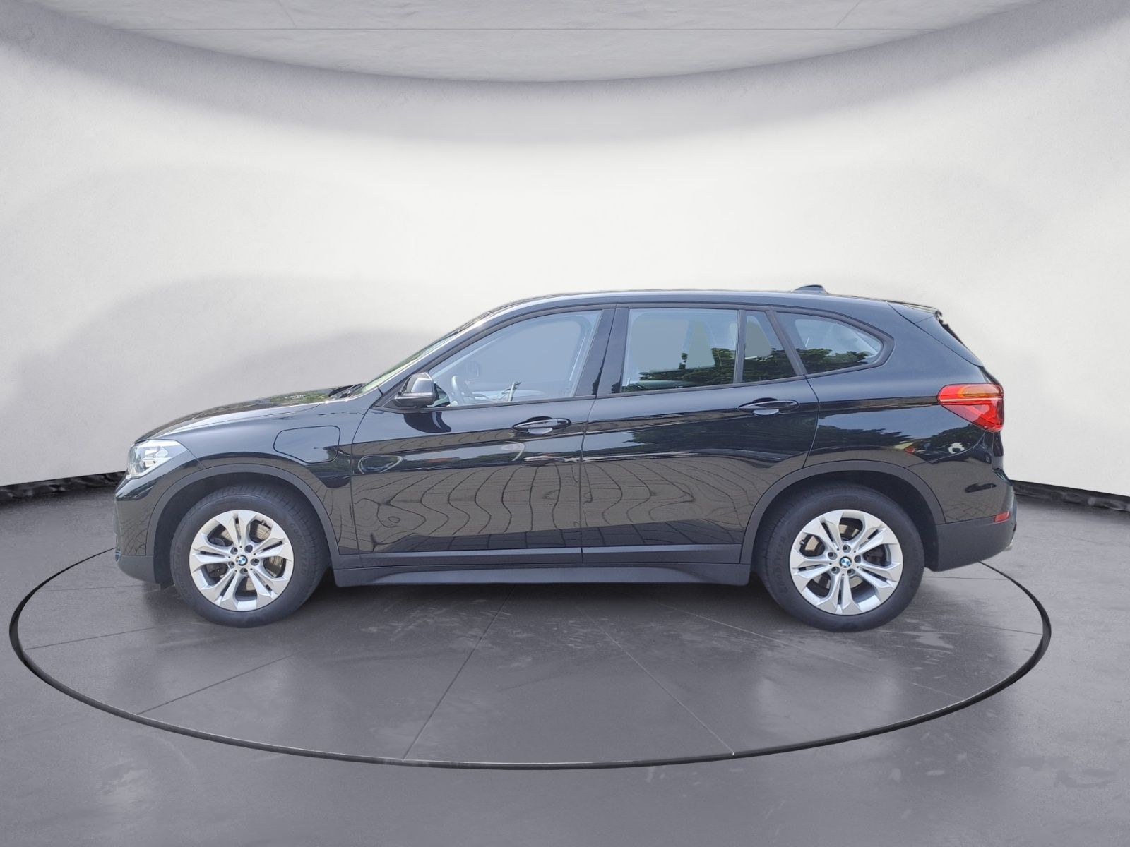 BMW X1 xDrive25e Advantage - Samsaru's Car Outlet