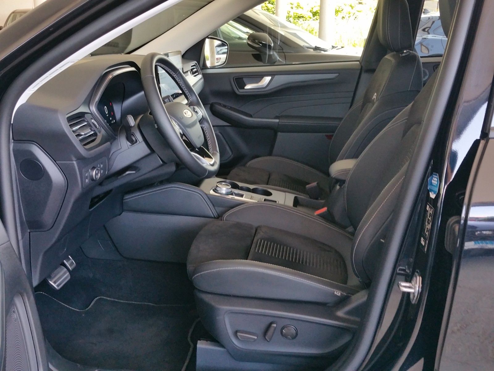Ford Kuga Plug-In Hybrid Active - Samsaru's Car Outlet