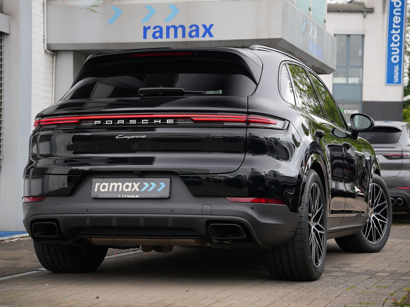 Porsche E-Hybrid MY24-INNODRIVE-ACC-LUFTF.-PANO-BOSE-RS