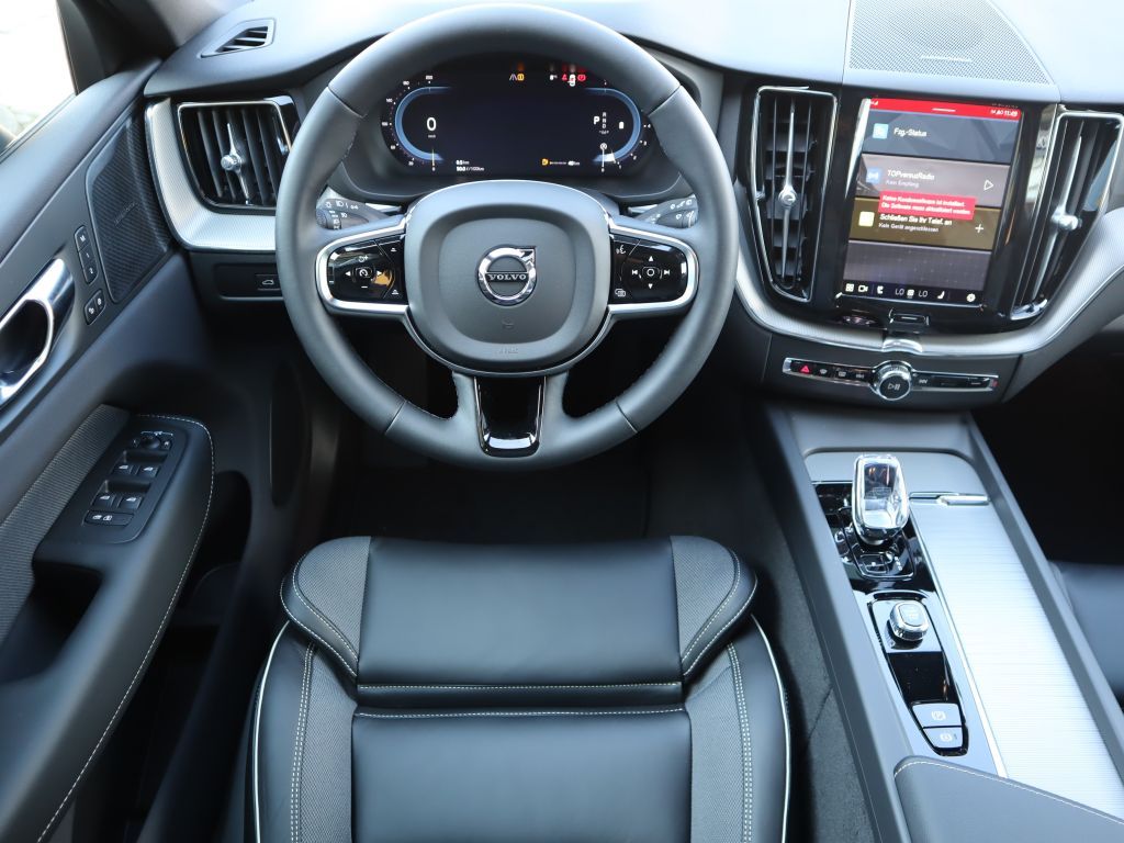 Volvo XC60 B4 B Plus Dark - Samsaru's Car Outlet
