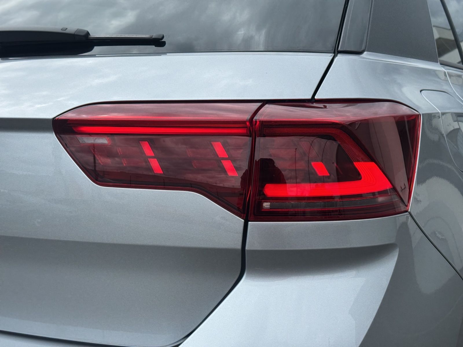 Volkswagen T-Roc R-Line 1.5 TSI - Samsaru's Car Outlet