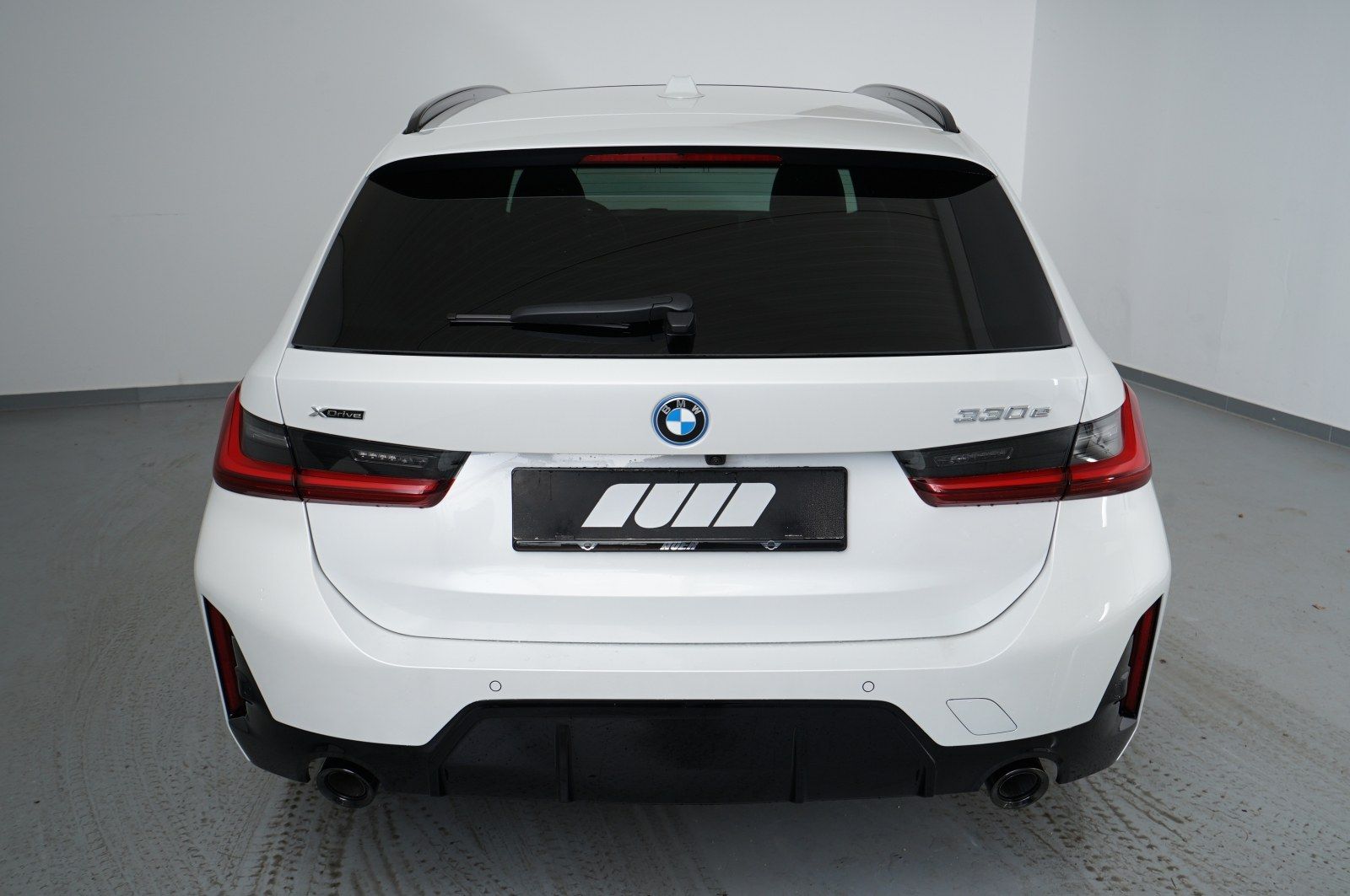 BMW 330e xDrive Touring (M-Sport Navi LED AHK H/K)