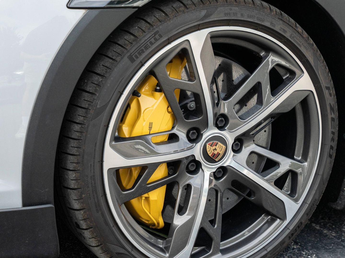 Porsche Taycan Turbo S Cross Turismo Burmester InnoDrive