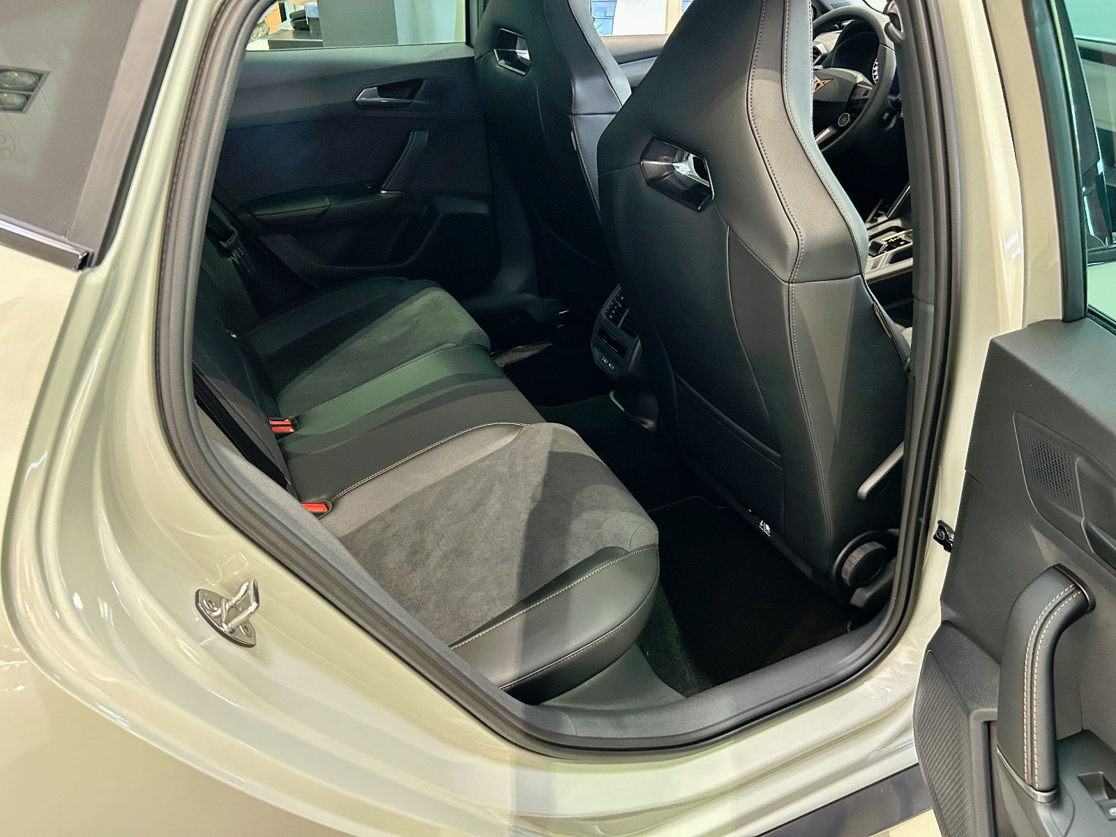 Cupra Leon 1.5 eTSI - Samsaru's Car Outlet