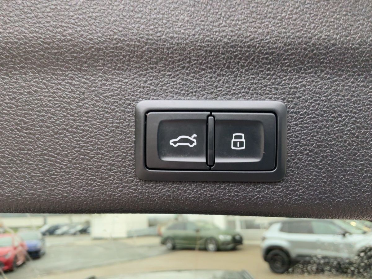 Audi A6 Avant 50 TDI S-TR QU S-LINE MATRIX+ACC+PANO
