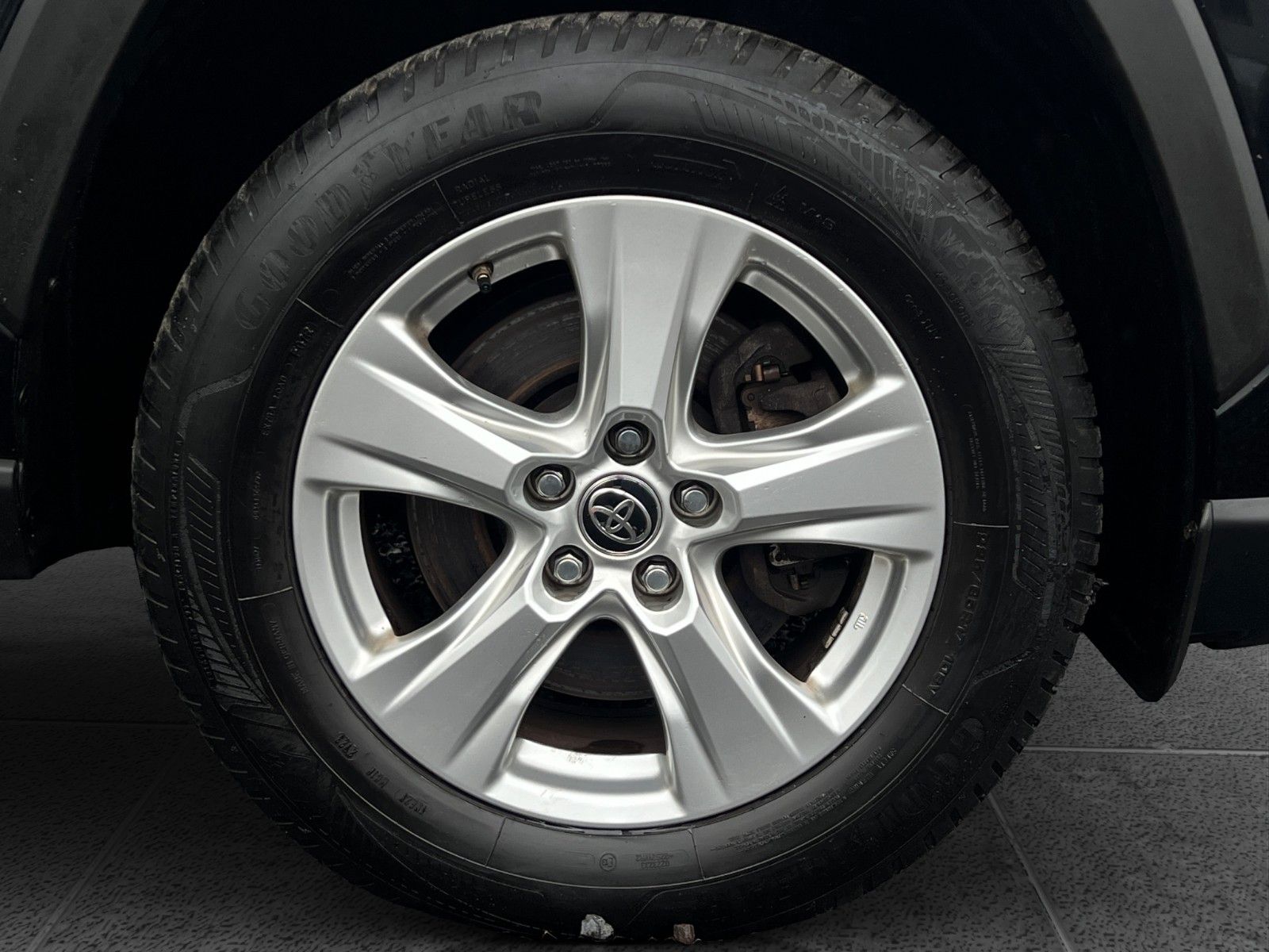 Toyota RAV 4 2.5 Hybrid 4x2 - Samsaru's Car Outlet