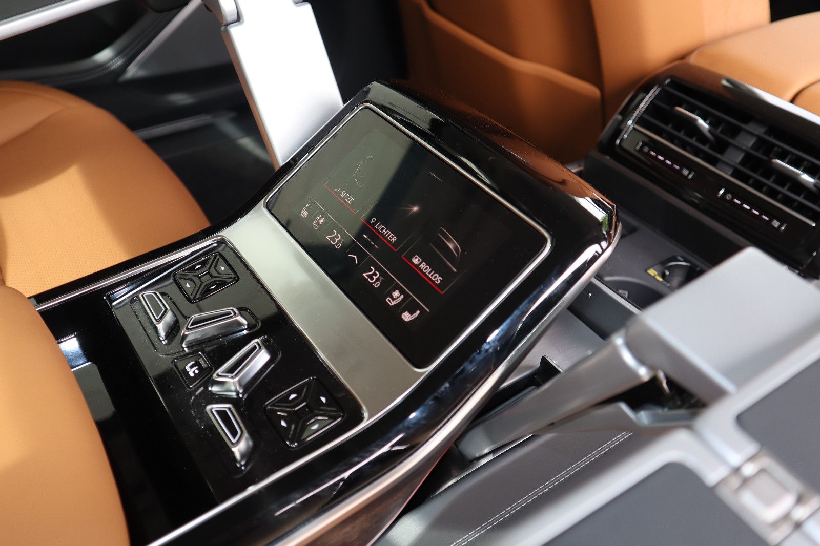 Audi A8L 55 TFSI lang - Samsaru's Car Outlet