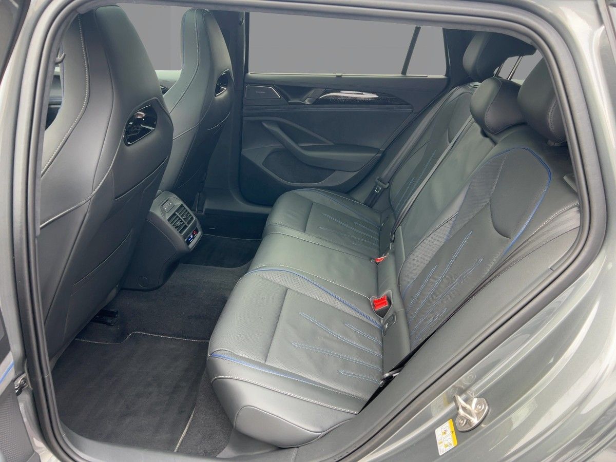 Volkswagen Passat R-Line "Signature" 2.0 TDI DSG 4M AHK DCC