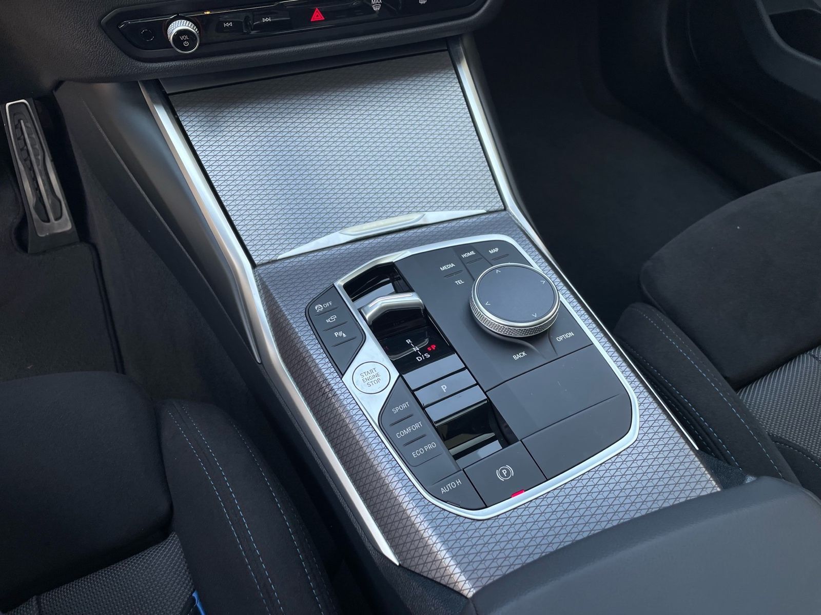 BMW 320d Touring M Sport || Pano Head-Up HiFi 360°
