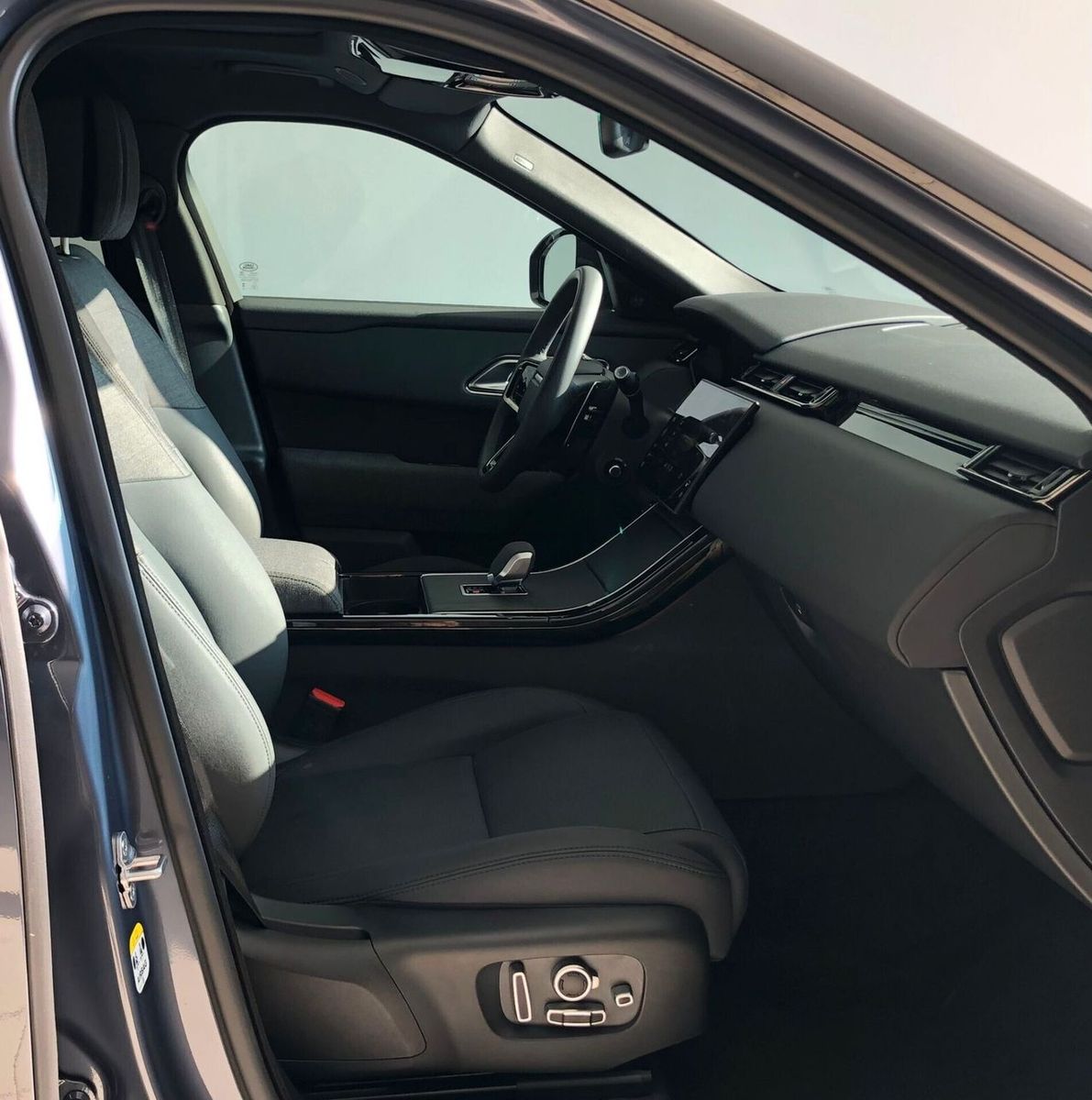 Range Rover Velar Range Rover Velar 2 - Samsaru's Car Outlet