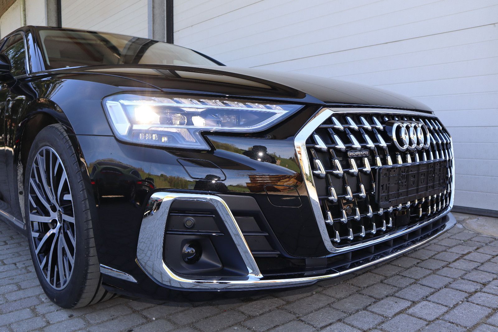 Audi A8L 60 TFSIe lang - Samsaru's Car Outlet