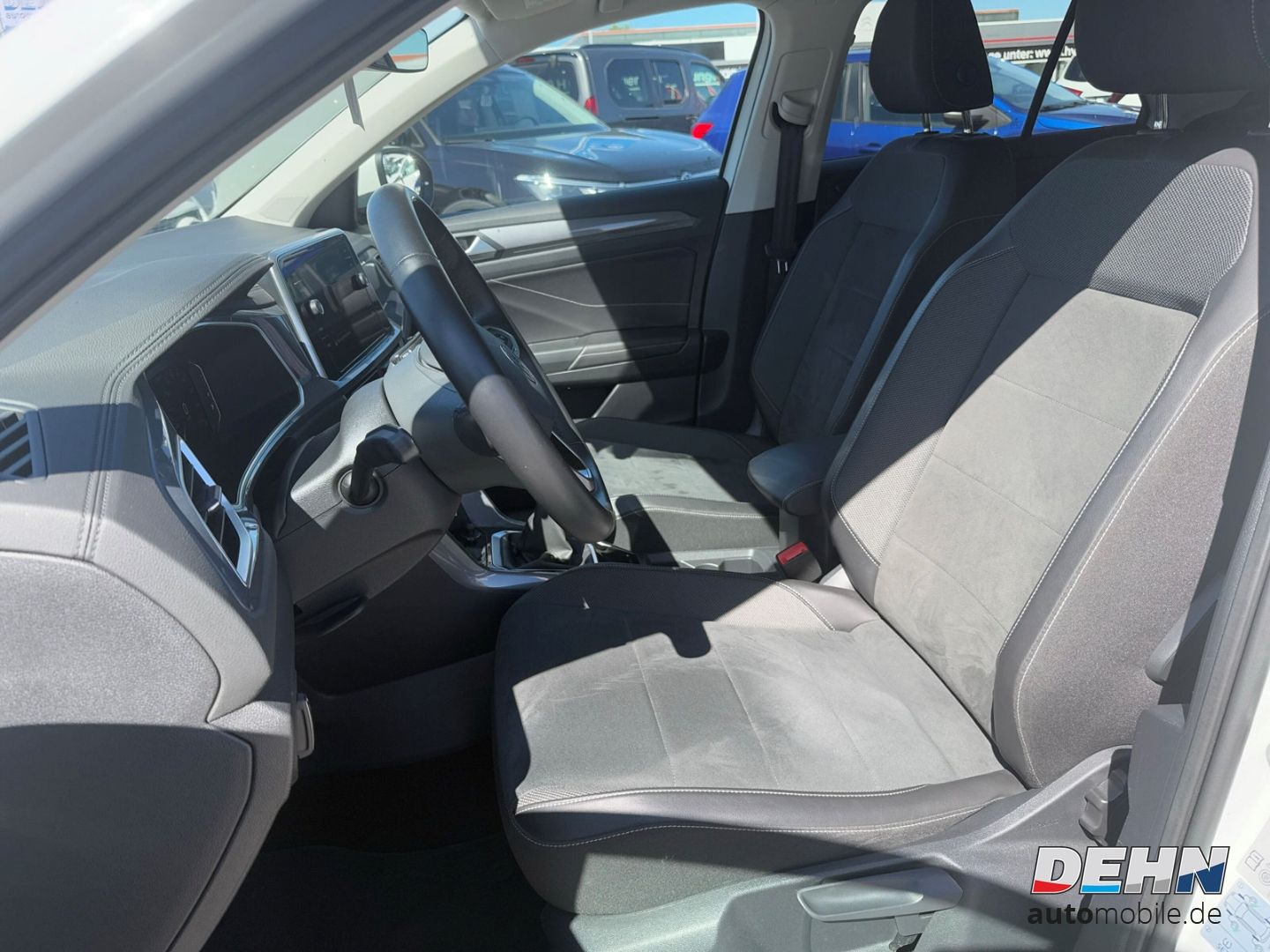 Volkswagen T-Roc 1.0 TSI Style Plus - Samsaru's Car Outlet