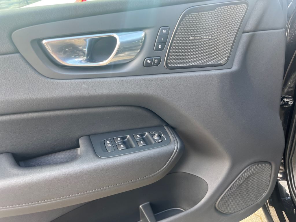 Volvo XC60 T8 AWD Plug-in Hybrid Ultra - Samsaru's Car Outlet