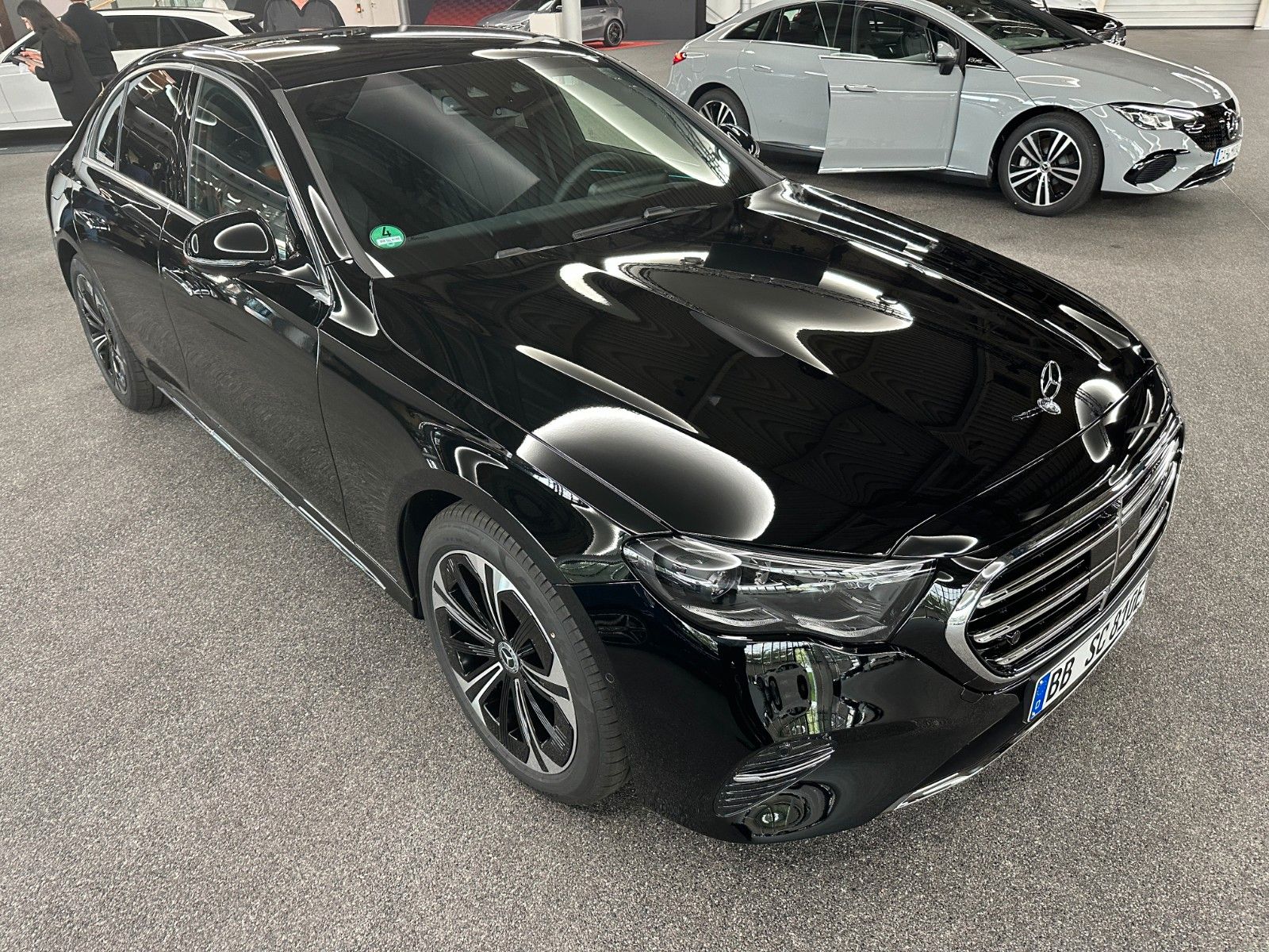 Mercedes-Benz E 300 e Exclusive Premium - Samsaru's Car Outlet