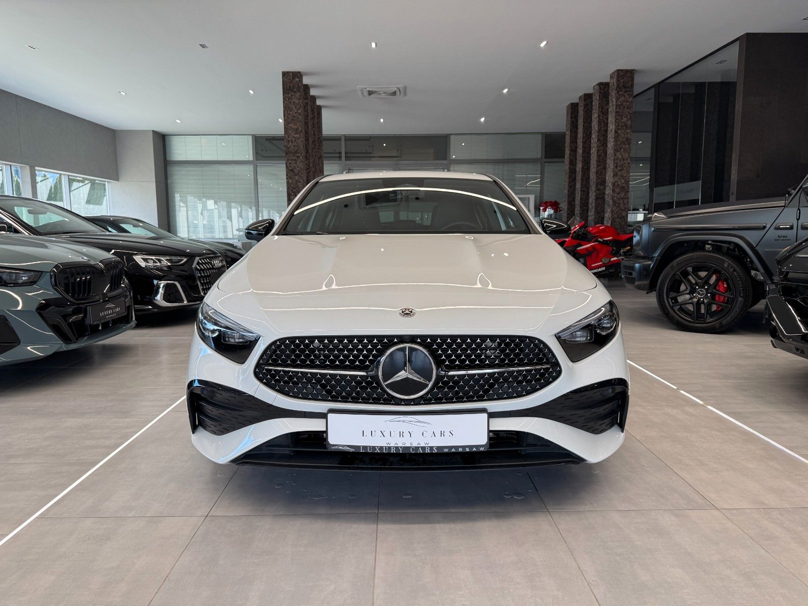Mercedes-Benz A 200 AMG Line - Samsaru's Car Outlet