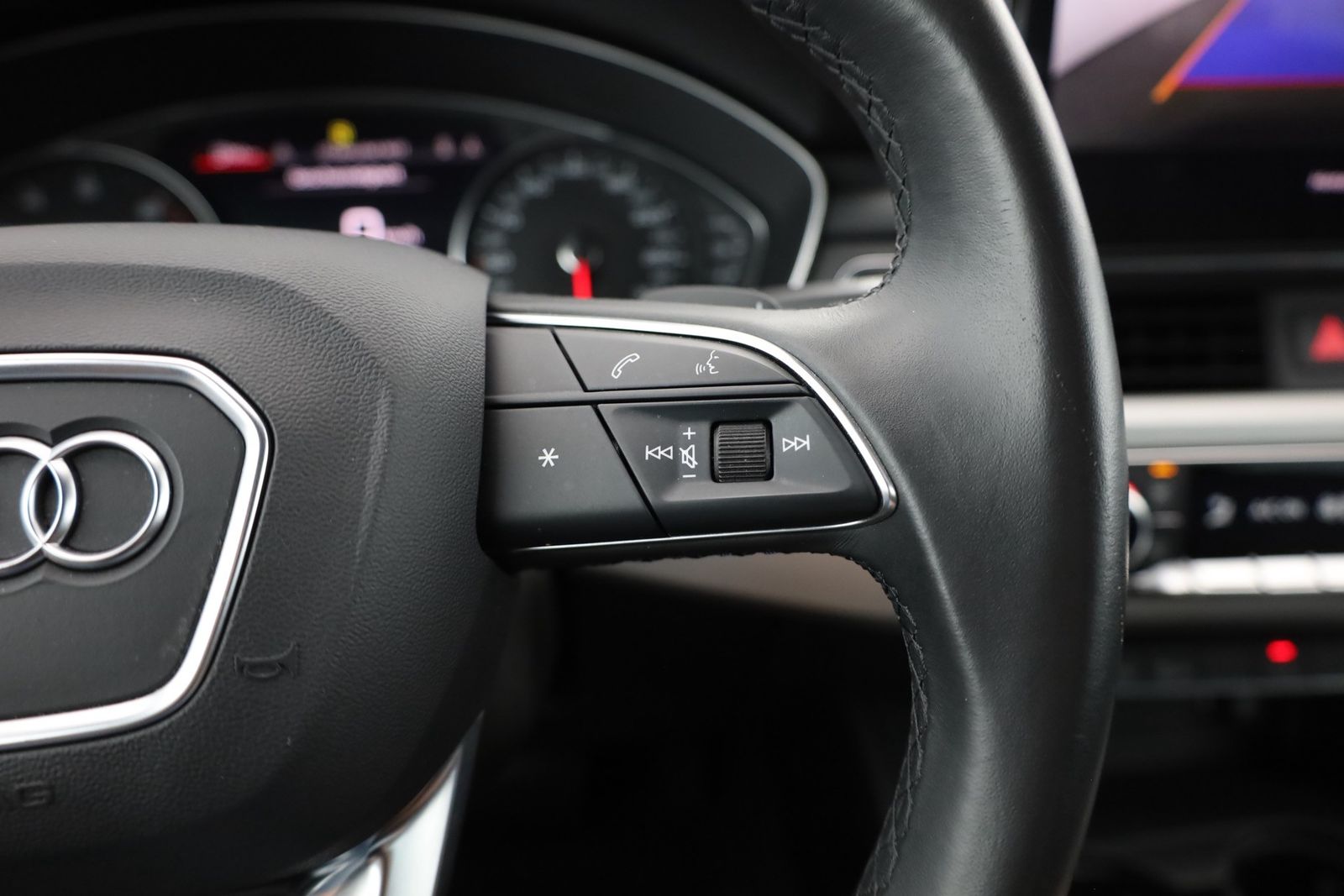 Audi A4 Avant 35 TFSI S-Line - Samsaru's Car Outlet